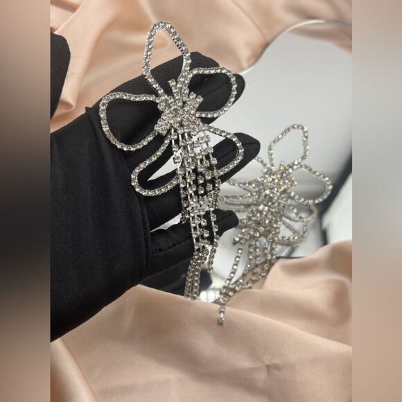 “Crystal Flower Tassel Earrings – Glamorous Statement Jewelry” - Picture 7 of 8